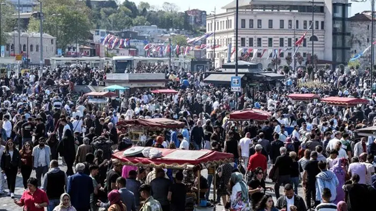 Eminönü'nde arife günü yoğunluğu yaşandı