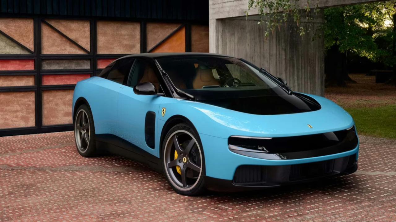 Ferrari ilk elektrikli modelini tanıttı: Tasarımı ile dikkat çekiyor