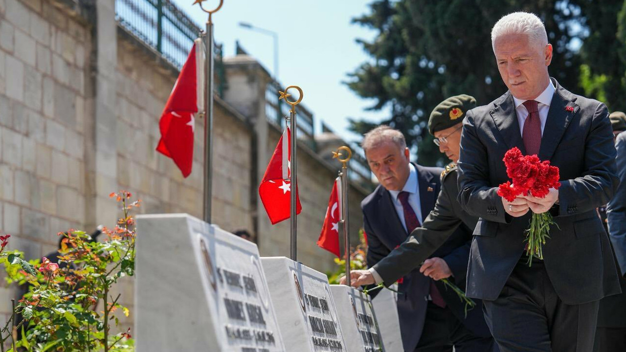 İstanbul'da bayram öncesi Vali Gül'den şehitlik ziyareti