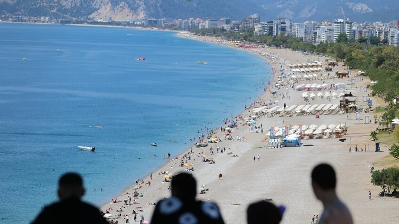 Kurban bayramı arifesinde sahiller doldu: Antalya ve Muğla’da yoğunluk