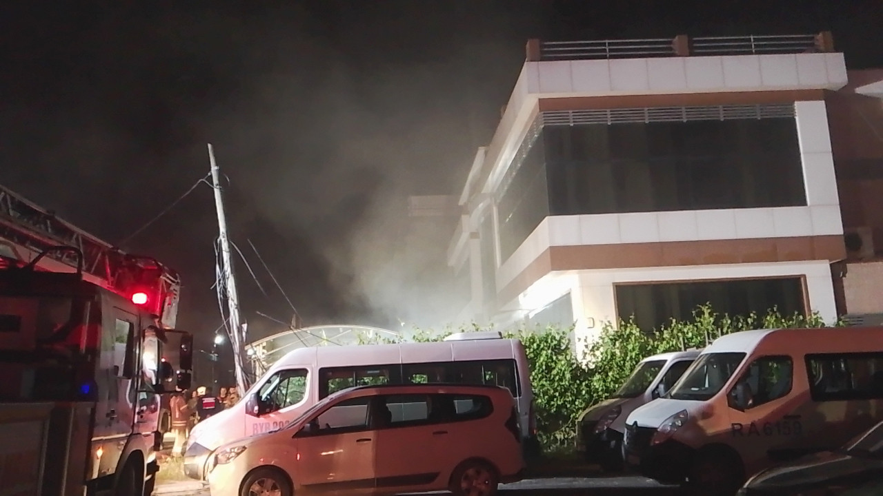Silivri'de fabrikada çıkan yangın söndürüldü