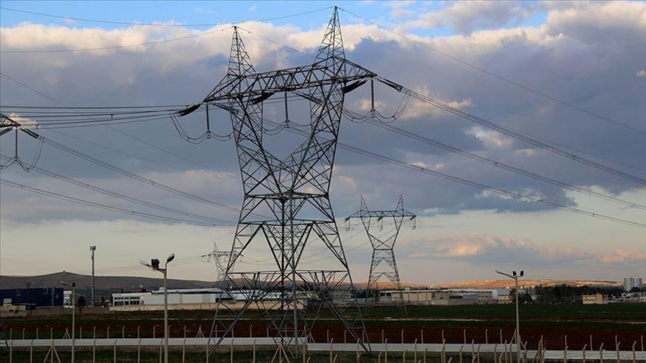 Spot elektrik fiyatları geriledi: İşlem hacminde sert düşüş