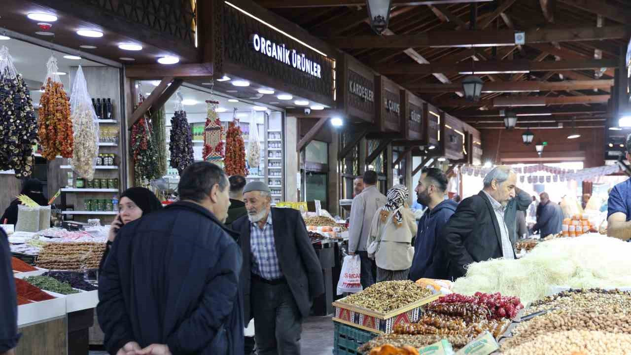 Tarihi Kapalı Çarşı’da Kurban Bayramı yoğunluğu yaşanıyor