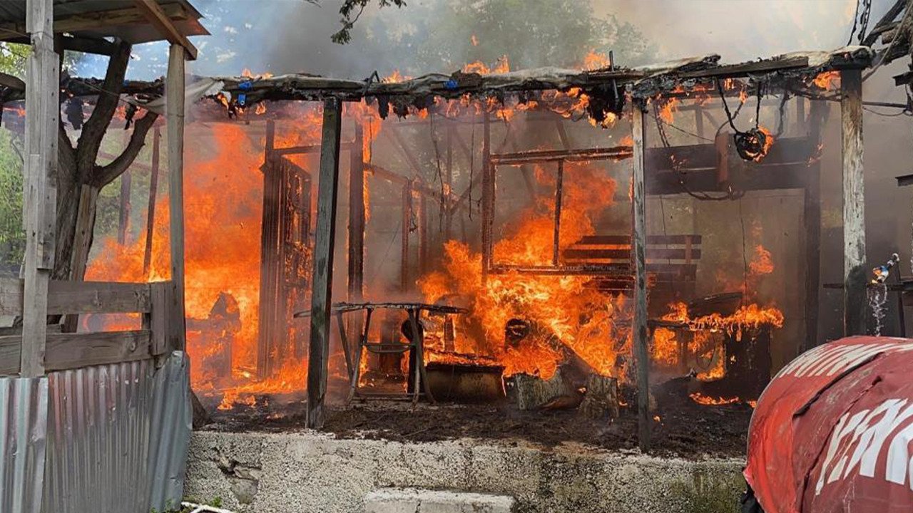 Mersin’de Yangın: Baraka Ev Küle Döndü