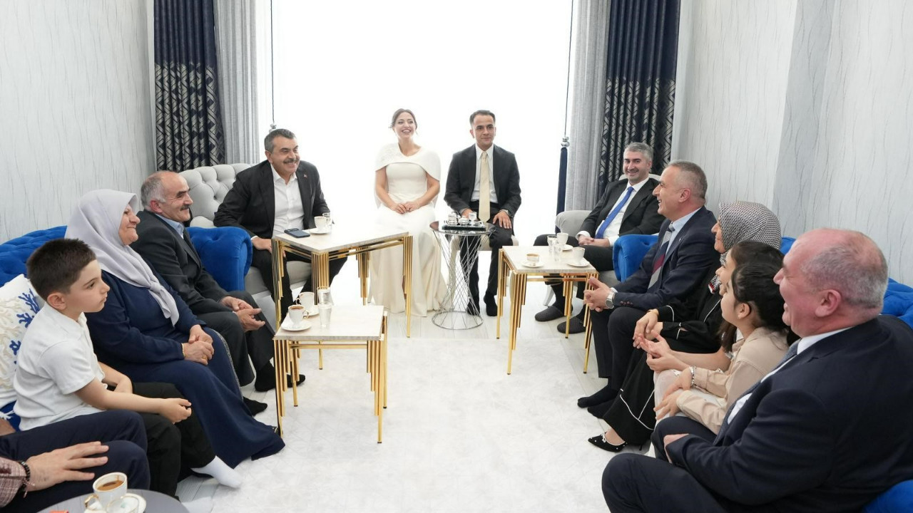 Yusuf Tekin nişan törenine katıldı