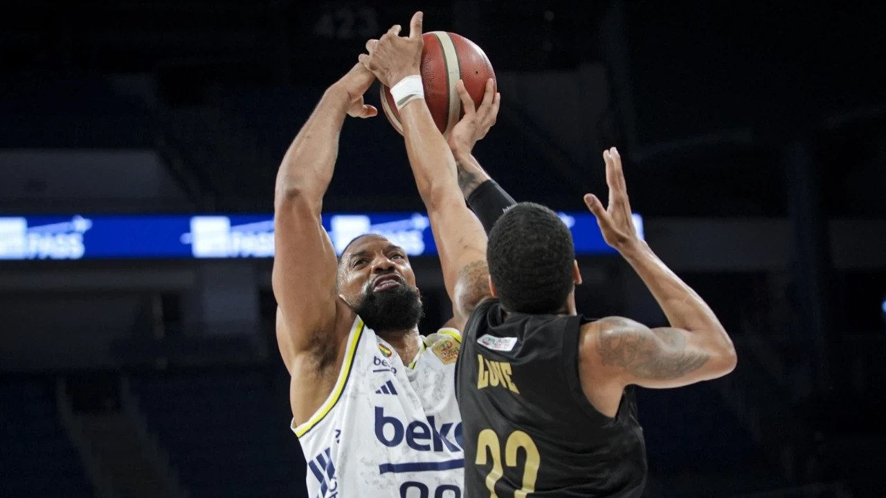 Anadolu Efes'in yarı finaldeki rakibi Fenerbahçe oldu