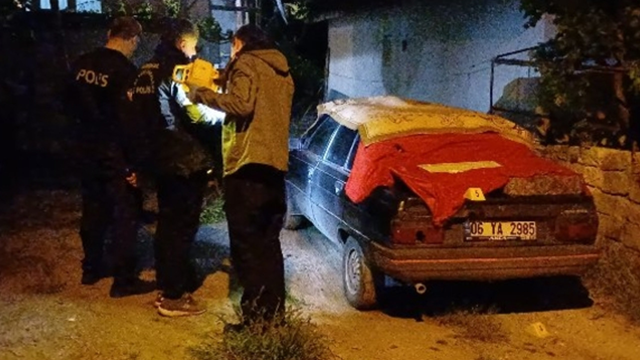 Babasının evinin önünde tüfekle atıp açtı