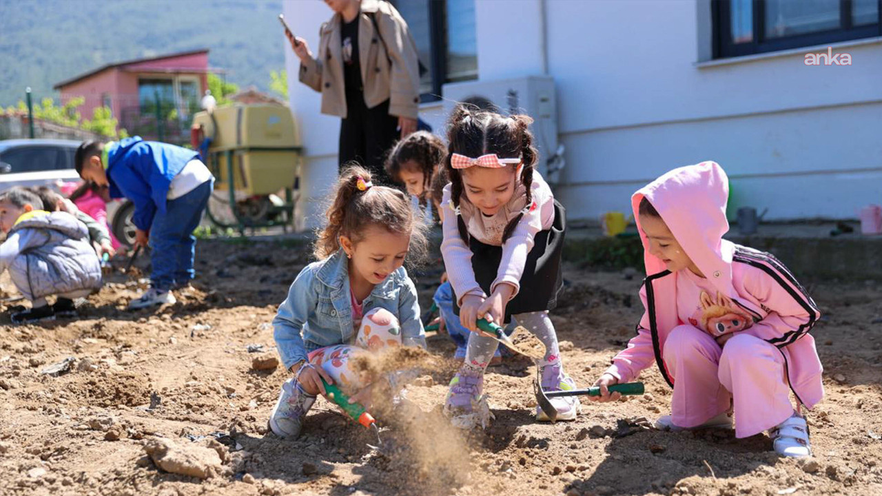 Bucalı minikler toprakla buluştu: Tarım Okulu ve Atalık Tohum Merkezi'ne keyifli ziyaret