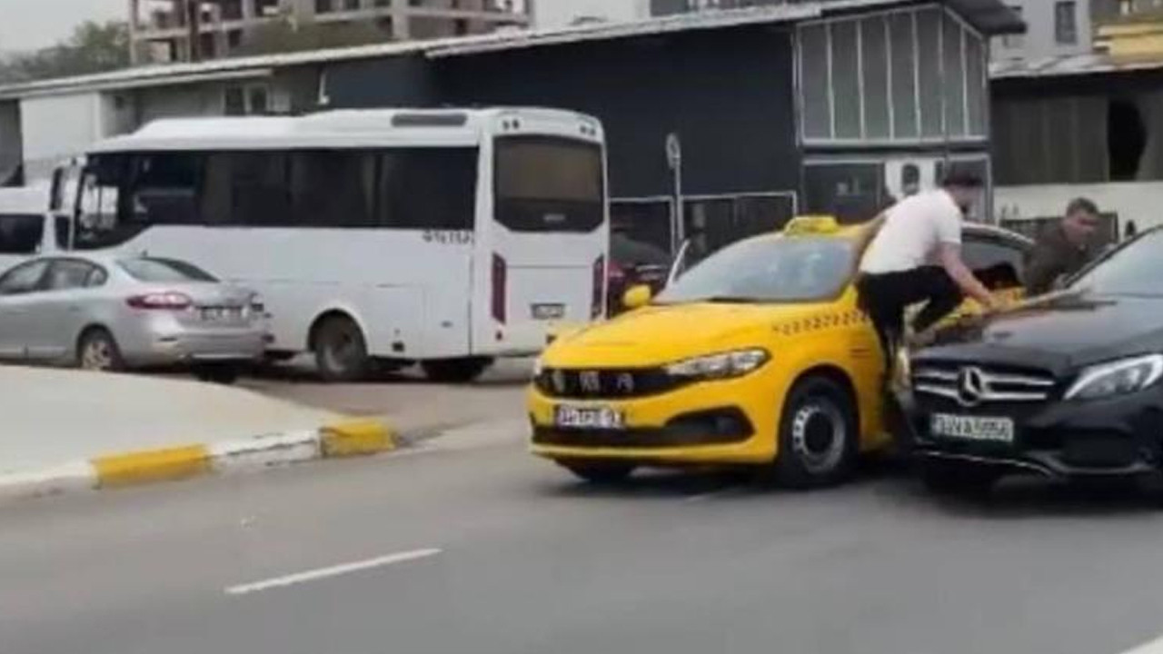 Yol verme yüzünden tartıştığı taksiciyi takip edip bıçakladı: O anlar kamerada