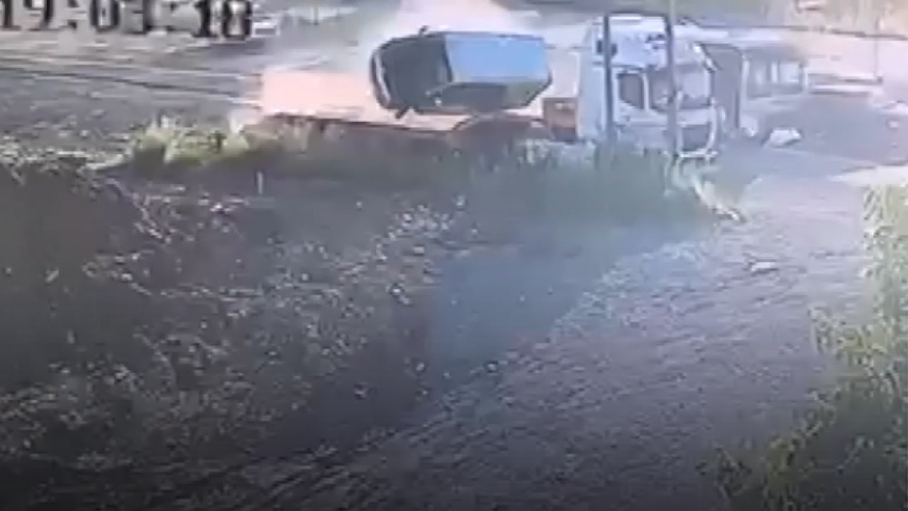 Tekirdağ’da feci kaza: Takla atıp TIR’a çarptı: Kamera anbean kaydetti