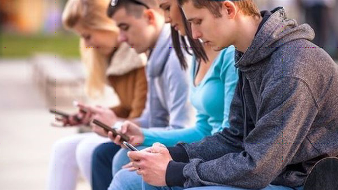 Gençler neden artık küçük telefon istemiyor?