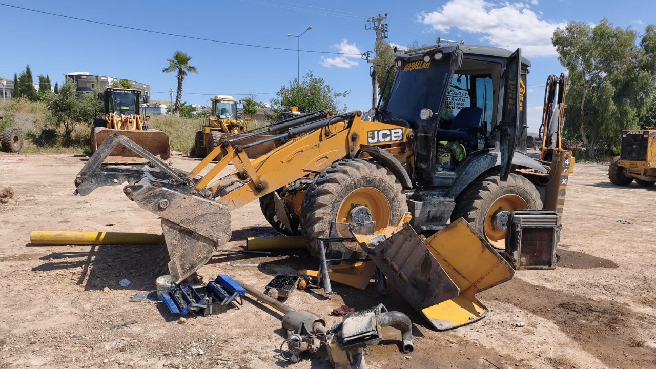 Cizre'de iş makinesinin altında kalan işçilerden biri hayatını kaybetti