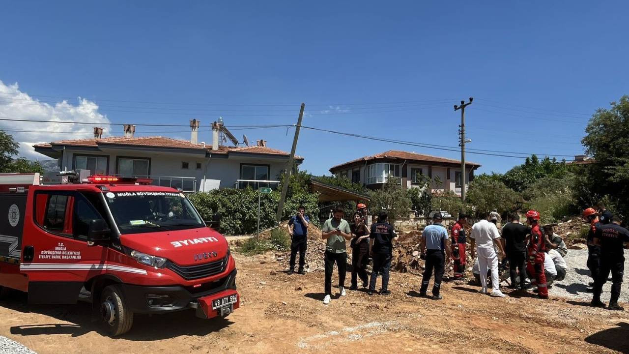 Muğla'da altyapı çalışmasında bir işçi toprak altında kaldı