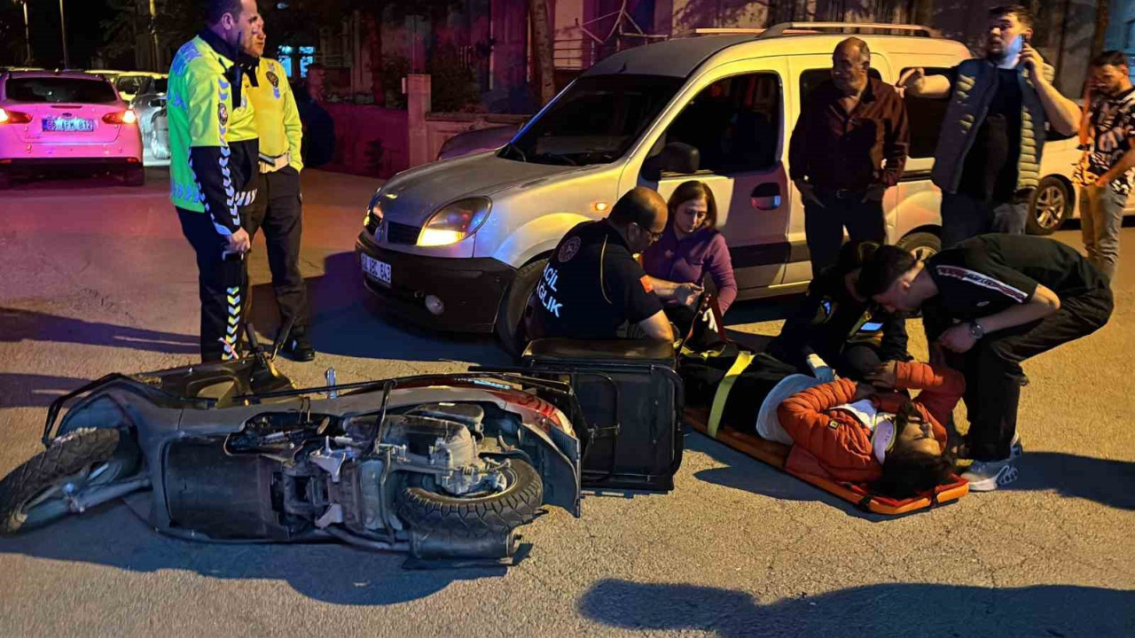 Panik yapan motokurye motosikletle birlikte devrilerek yaralandı