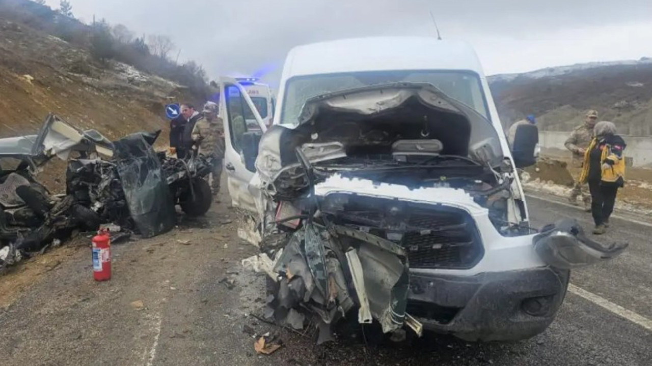 Tarım işçilerini taşıyan 2 minibüs birbirine girdi: 5 yaralı var