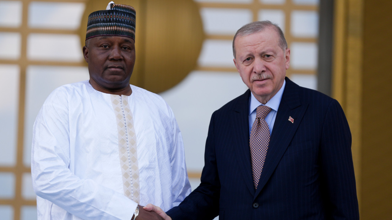 Cumhurbaşkanı Erdoğan, Nijer Cumhurbaşkanı Tchiani'yi resmi törenle karşıladı