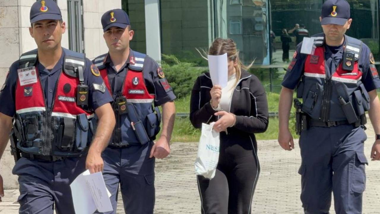 Genç kız 47 bin adet uyuşturucu hapla yakalandı