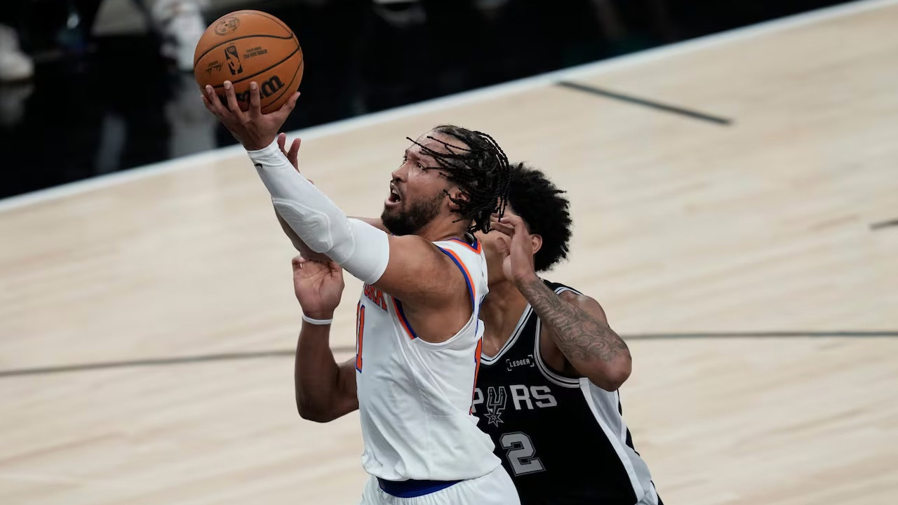 NBA’de finalin ilk raundunu Knicks aldı: Tarih yazmaya 3 maç kaldı