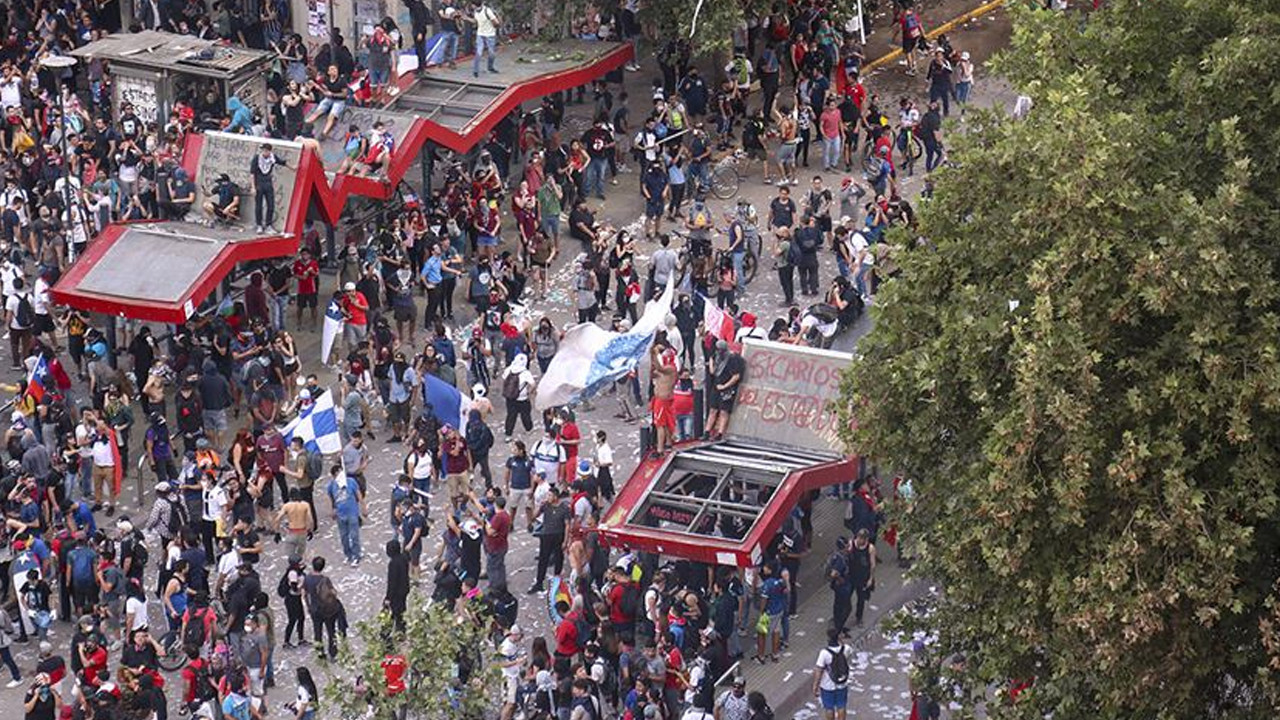 Şili'de öğrencilerin hükümeti protestosunda 25 kişi yaralandı