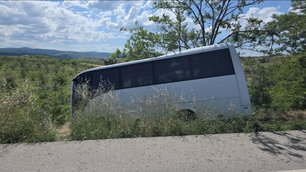 Bilecik’te yolcu minibüsü yoldan çıktı; 4 yaralı