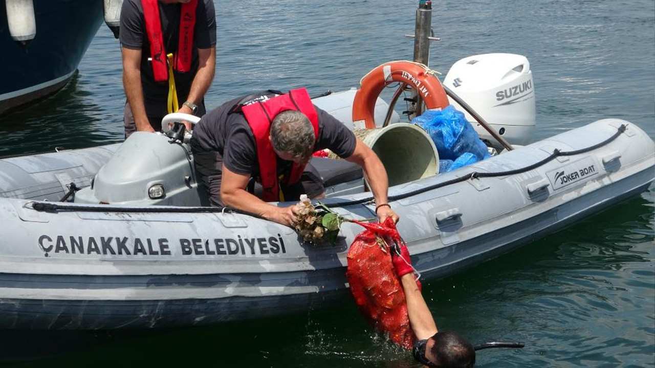 Çanakkale’de Dünya Çevre Günü: Yat Limanı'ndan çuvallarla atık çıkarıldı