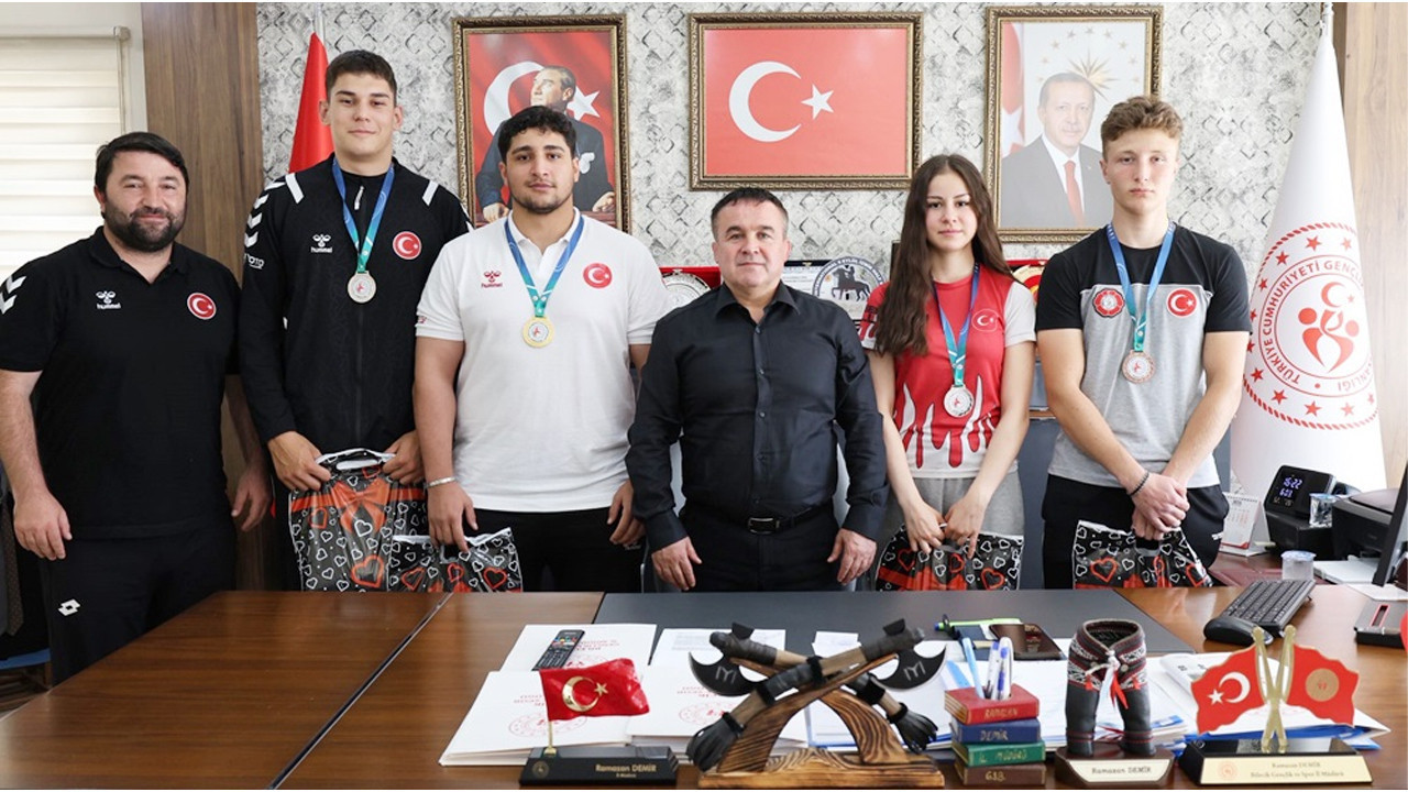 Türkiye derecesi elde eden sporculardan İl Müdürü Demir’e ziyaret