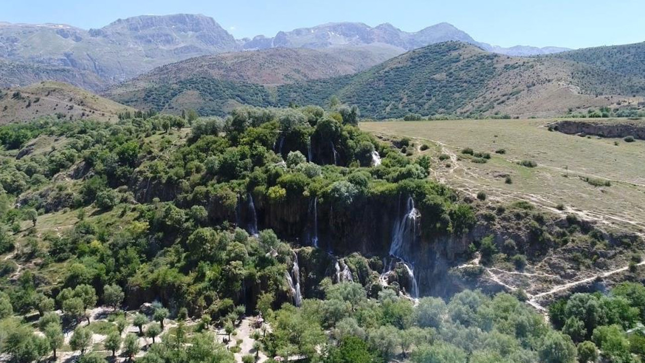 Doğa harikası şelaleye koruma kalkanı