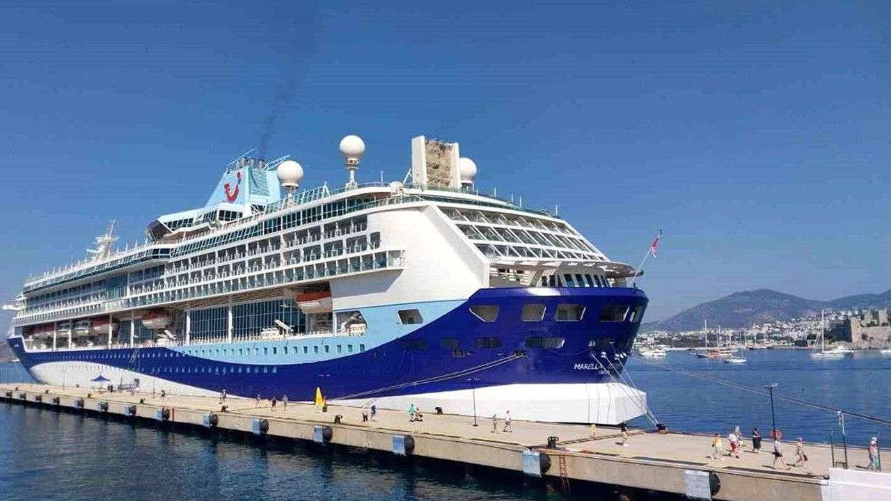 Bodrum’da karaya yüzlerce yolcu indi