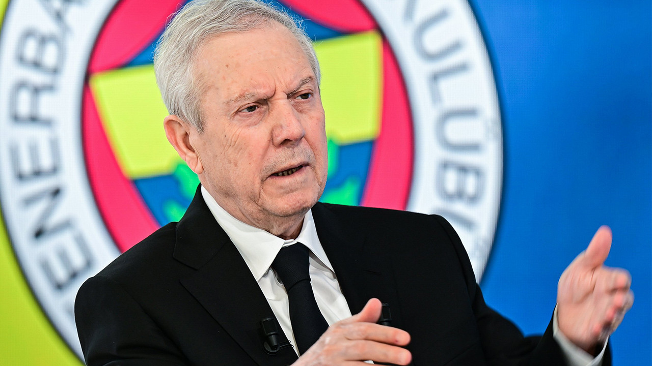 Fenerbahçe'de seçimi kazanan Aziz Yıldırım kürsüde transfer 