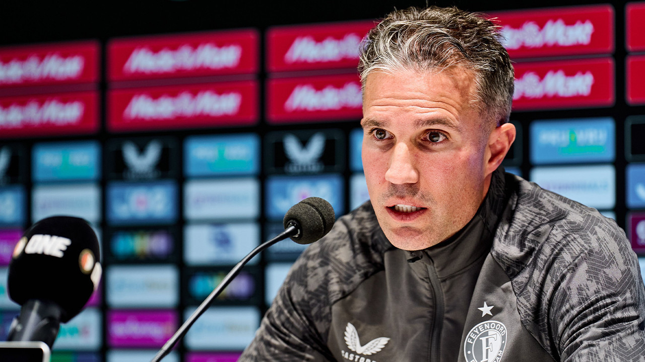 Feyenoord Robin van Persie ile yollarını ayırma kararıa ldı