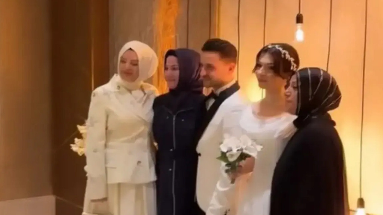 Kadir Ezildi'nin eşi eltisinin düğününde beyaz giydi