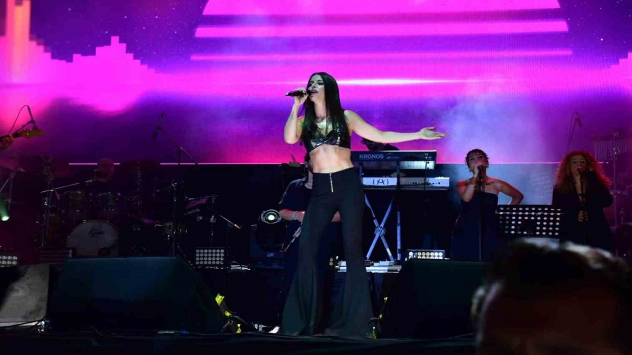 Mut Festivalinde Ceza ve Simge rüzgarı esti
