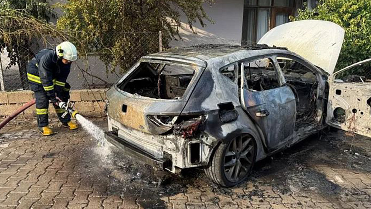 Seyir halindeyken alev topuna döndü, sürücü son anda kendini