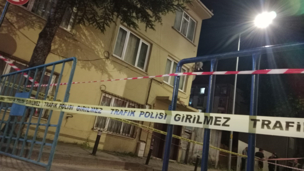 Temel kazısı paniğe neden oldu: 3 katlı bina boşaltıldı