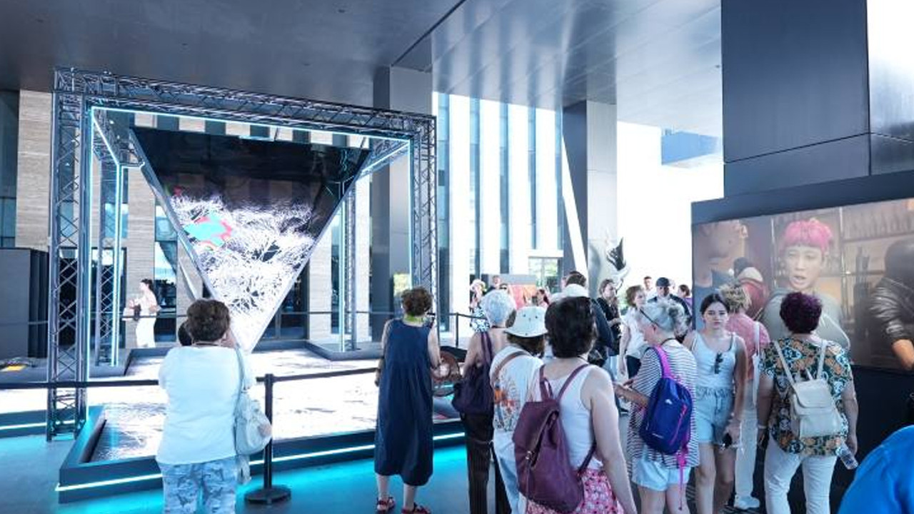 6. İstanbul Dijital Sanat Festivali AKM'de sona erdi: "Ada" 
