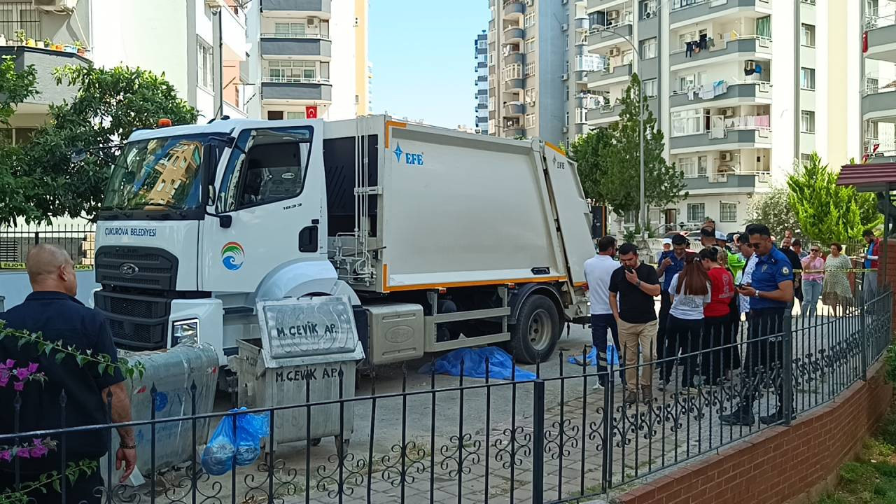 Adana'da çöp kamyonunun çarptığı yaşlı kadın hayat