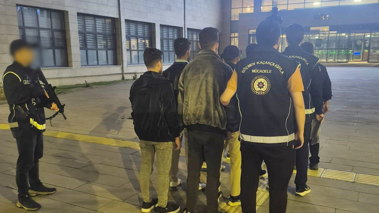 Afyonkarahisar’da göçmen kaçakçılığı operasyonu: 8 düzensiz 