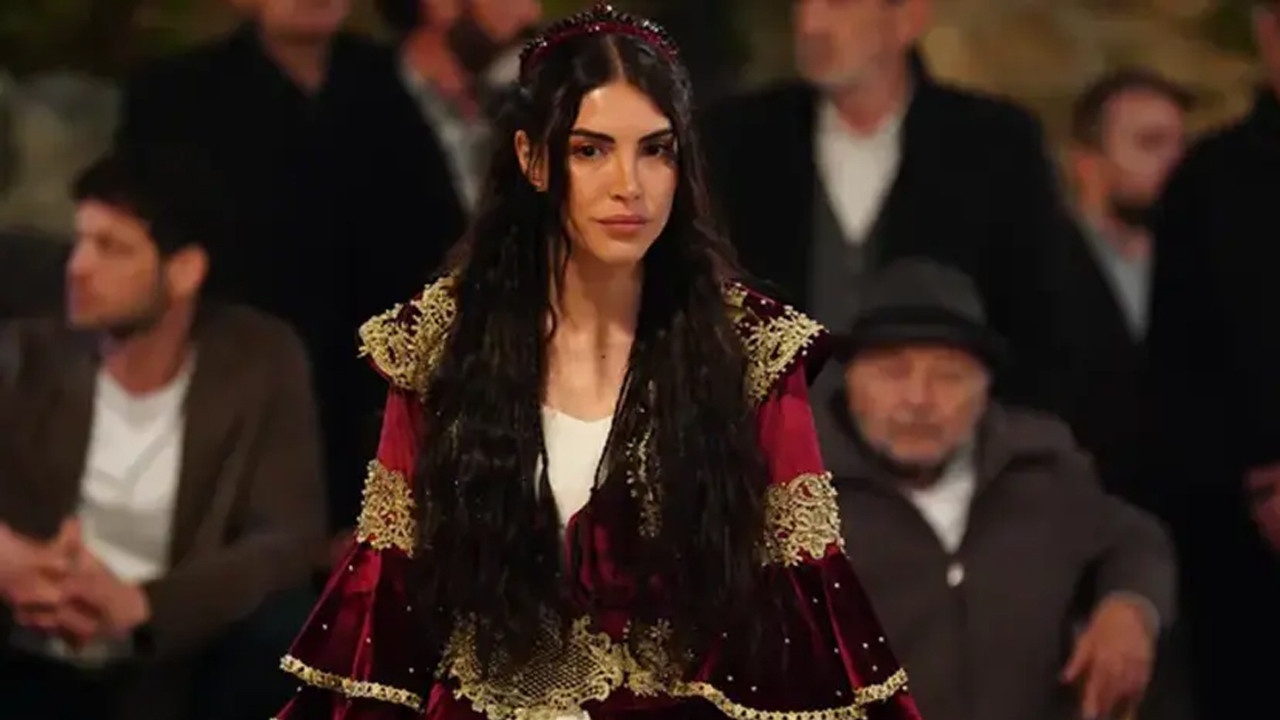 Deniz Baysal dizi sonrası saçlarını kestirdi
