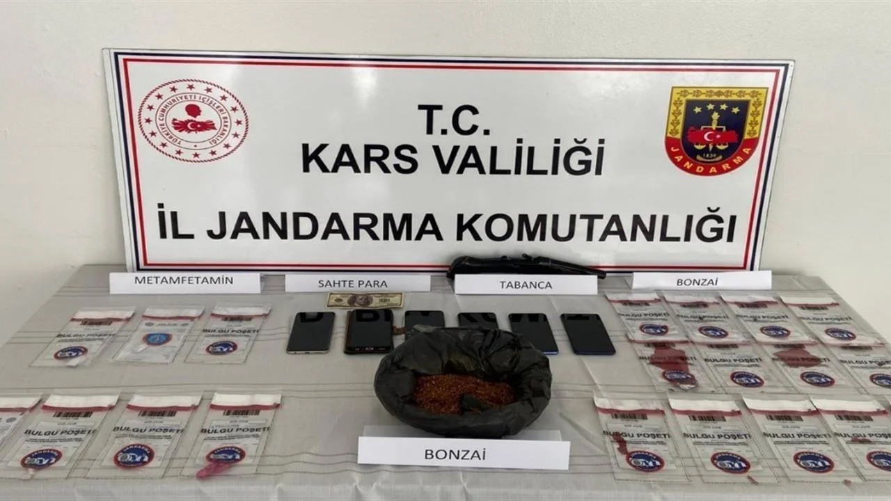 Kars'ta uyuşturucu ve sahte para operasyonu: 7 zanlı tutukla
