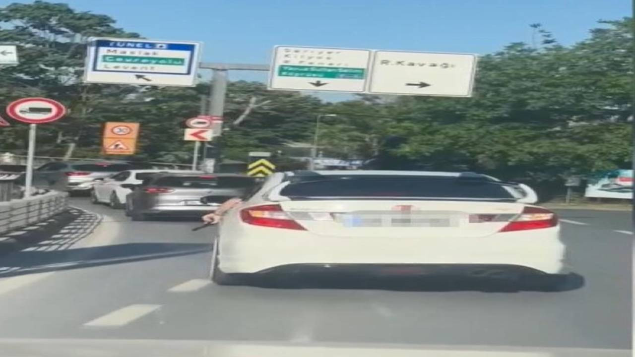 Trafikte araçtan silah gösteren şüpheli yakalandı: Gerçek sa