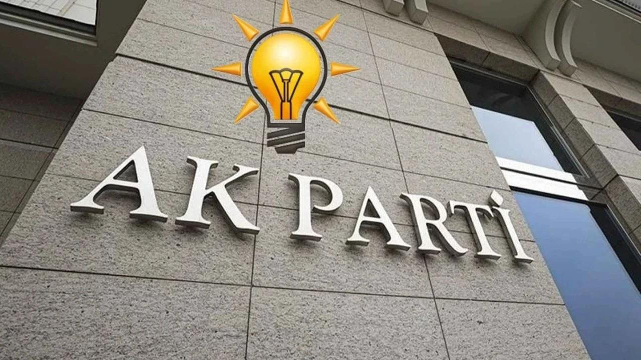 AK Parti'de il başkanı krizi büyüyor: İlk istifa g