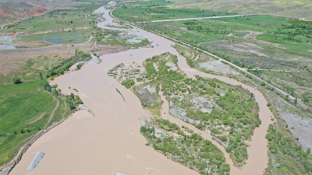 Aras Nehri'nin karların erimesiyle debisi yükseldi
