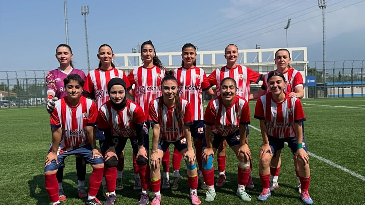 Bilecik Kolej Kız Futbol Takımı gol oldu yağdı
