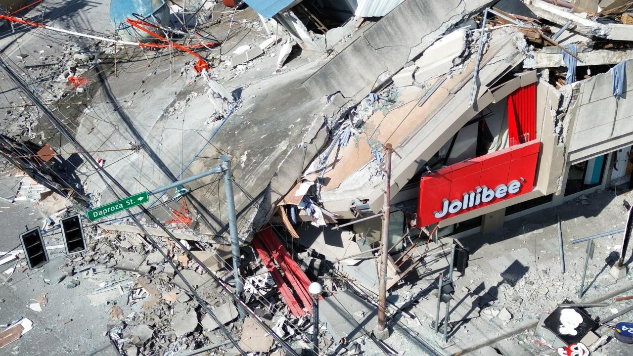Filipinler'deki depremde ölü sayısı 37'ye yükseldi