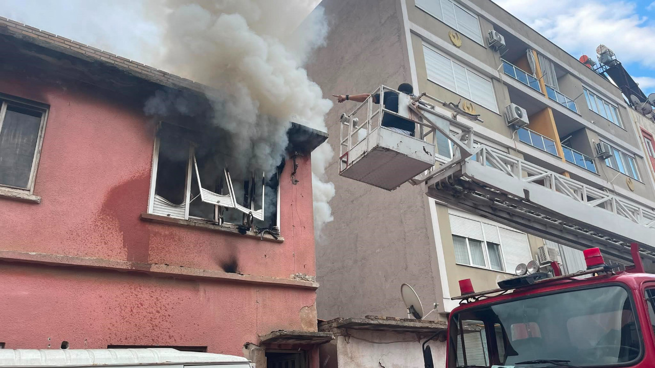 Müstakil evde çıkan yangın mahalleyi alarma geçird