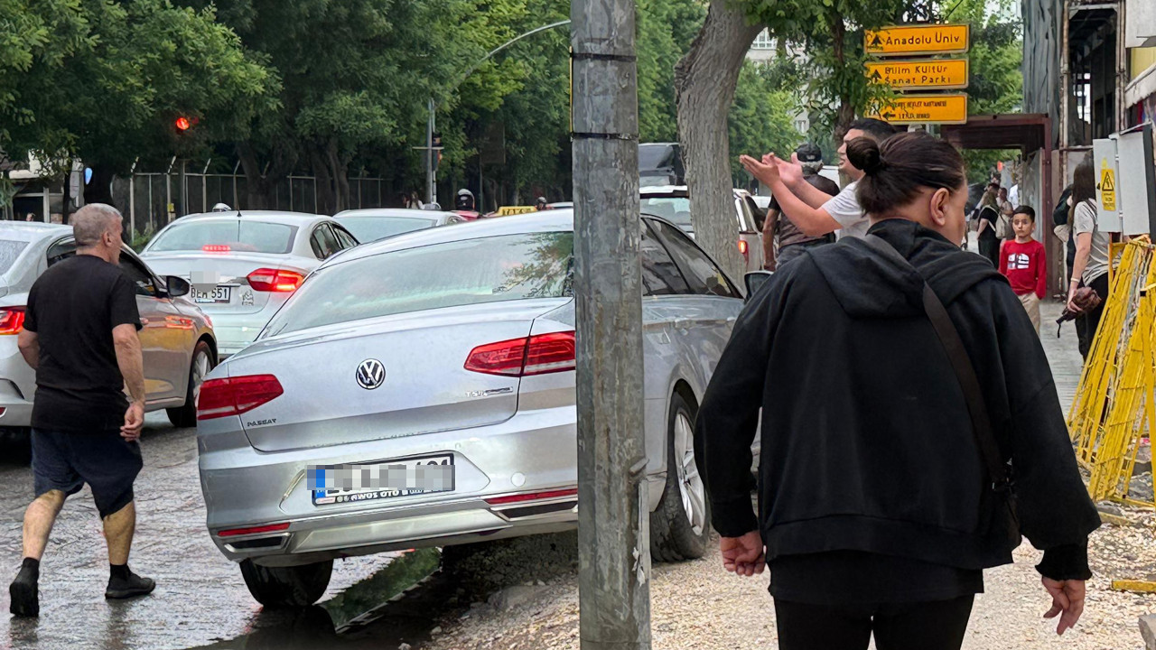 Şaka gibi olay: Levhayı görmezden geldi: İşte o sürücüye ver
