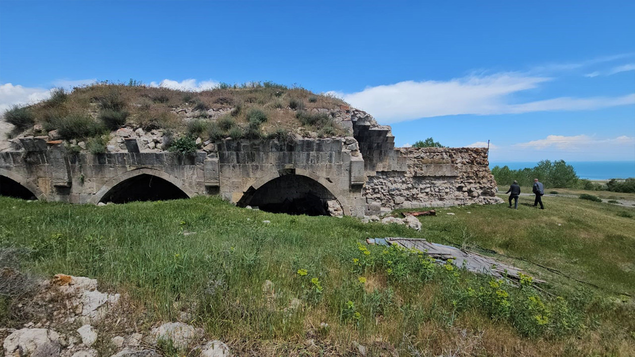 Bitlis'teki tarihi Lale Paşa Hanı yok olma tehlikesiyle karş