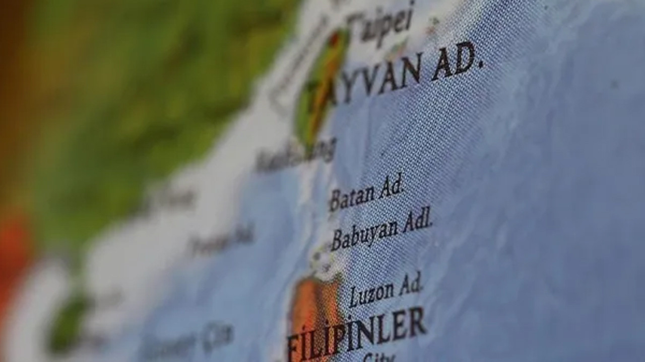 Filipinler’den Çin’e net çağrı: Scarborough Sığı’ndaki yüzen