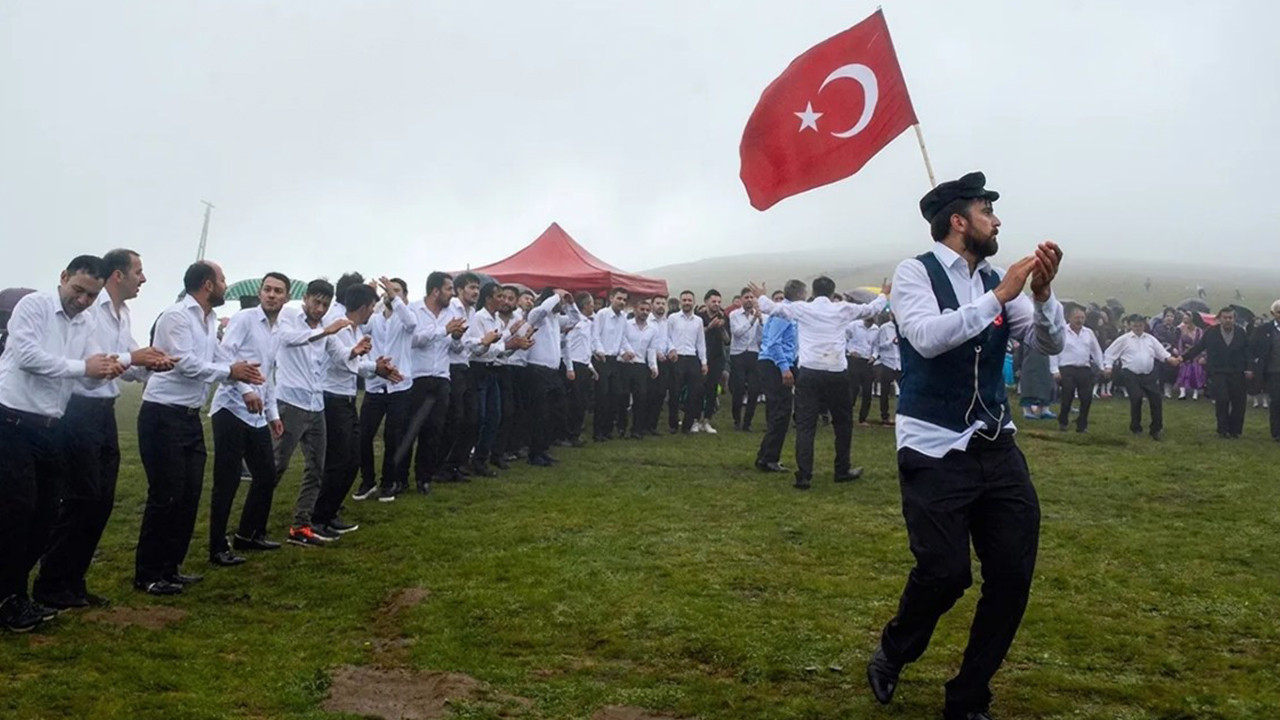 İstanbul’da tarihi rekor denemesi: 5 bin kişi aynı anda horo