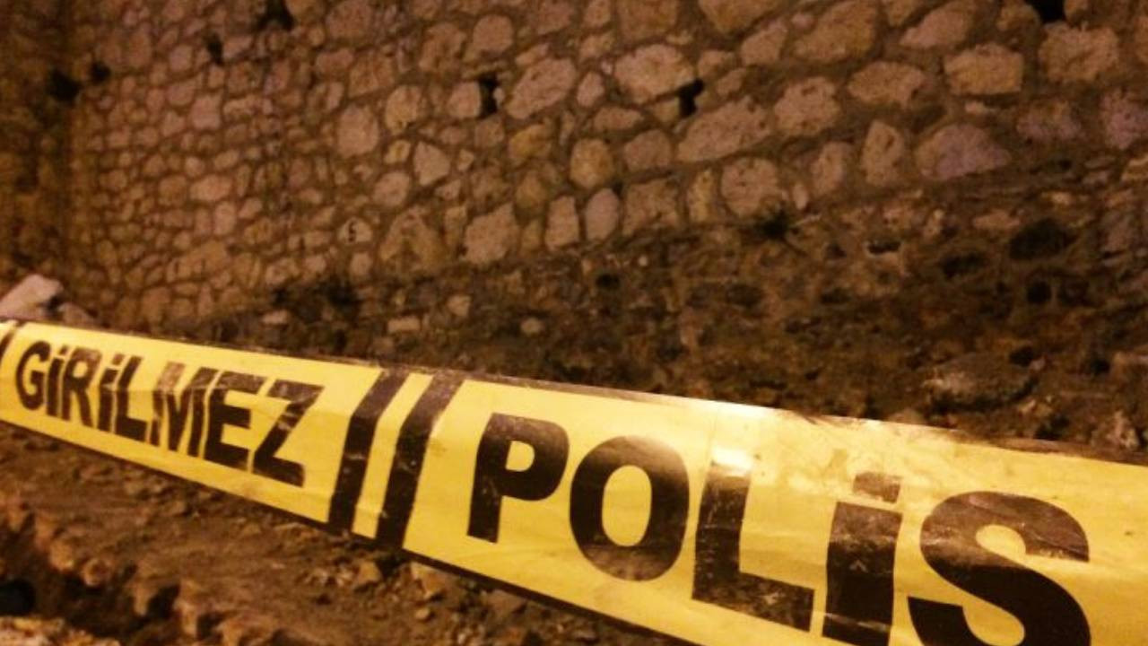 Kavşakta çarpıştılar: Hafif ticari aracın çarptığı PTT aracı